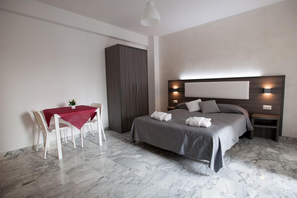 B&B Momenti Romani Extérieur photo