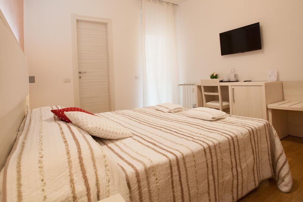 B&B Momenti Romani Extérieur photo